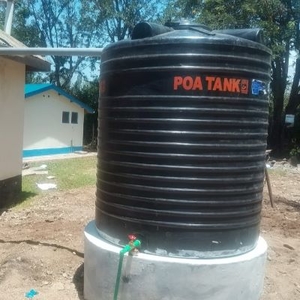Communal tank for clean drinking and washing water