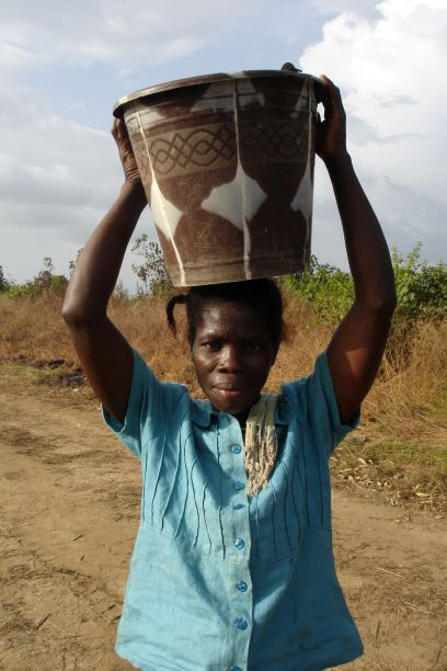 Photos - Women Carrying Water 10.JPG 2 MB