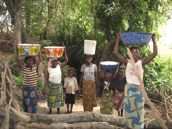 Photos - Women Carrying Water 3.jpg 4 MB