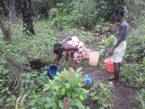 Photos - Women Carrying Water 5.jpg 1 MB