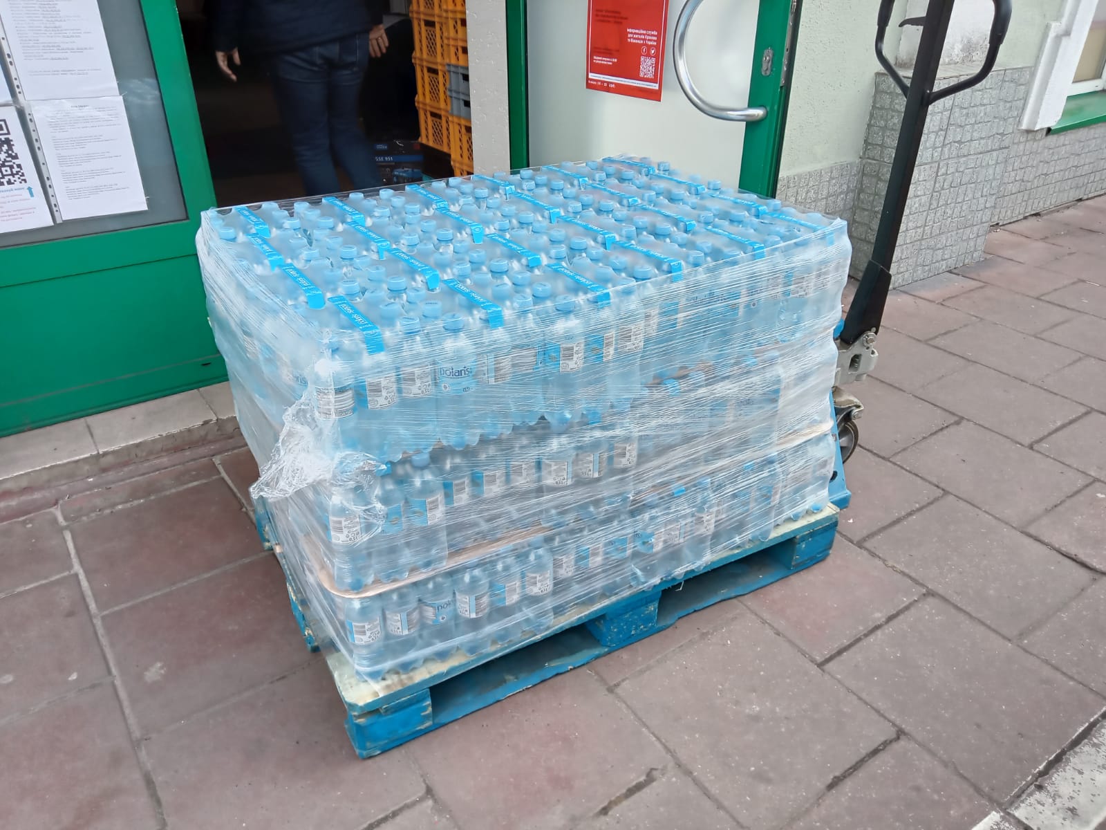 Ukraine - Bottled Water 1.jpg 226 KB