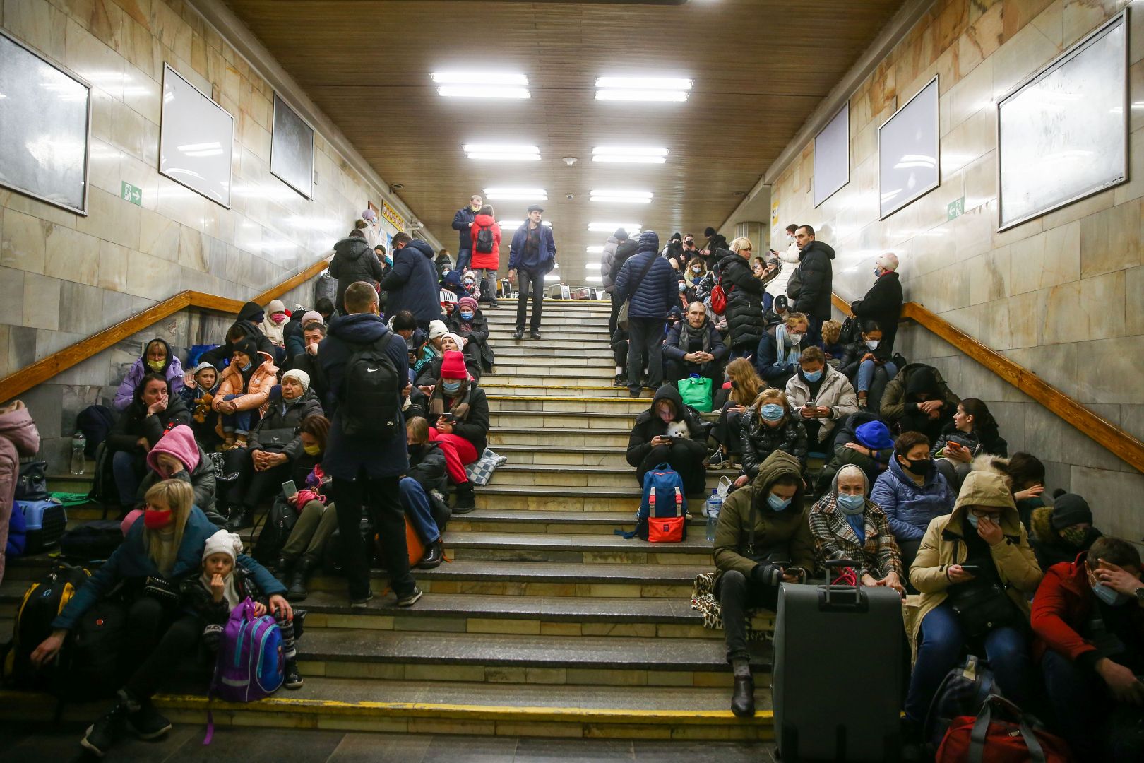 Ukraine - Huddling on subway stairs.jpg 285 KB