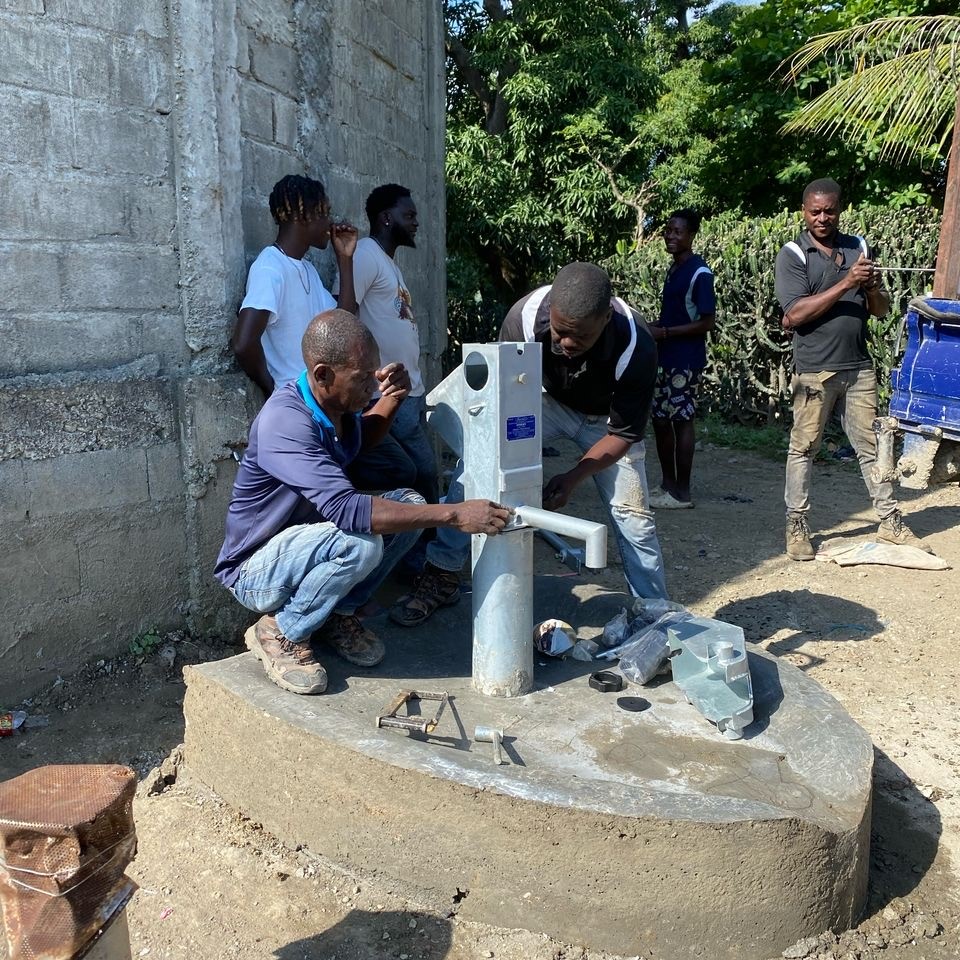 Planting handpump