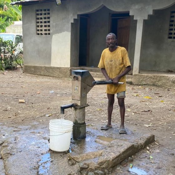 Drawing water from fixed handpump
