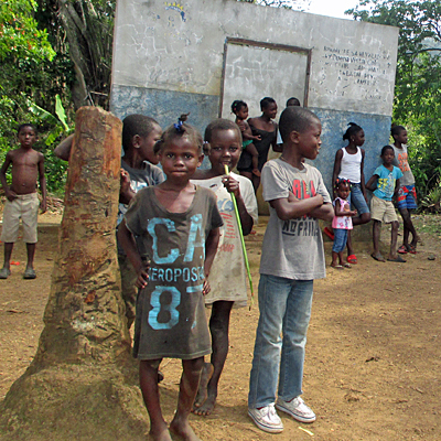 Children watching the work