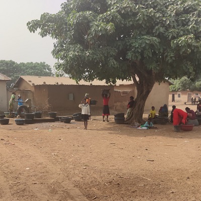 Crowd waits for Pump repair